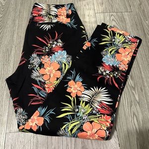 Women’s floral pants CACHE pre-own size 6